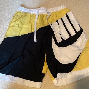 Nike medium black and yellow shorts